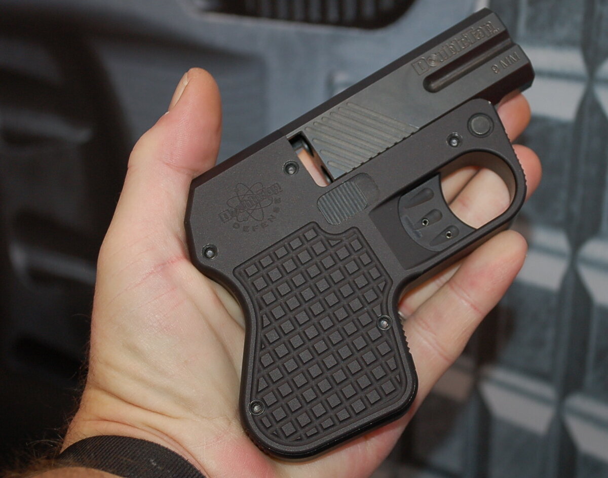 Подразумевается что  пистолет должен использоваться исключительно вблизи (до 6 метров)