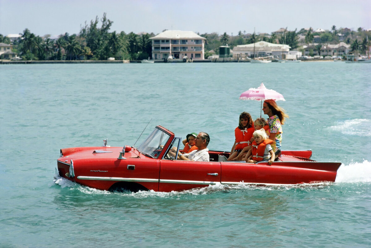 Любимая машина президента: история уникальной амфибии Amphicar | Motor1  Россия | Дзен