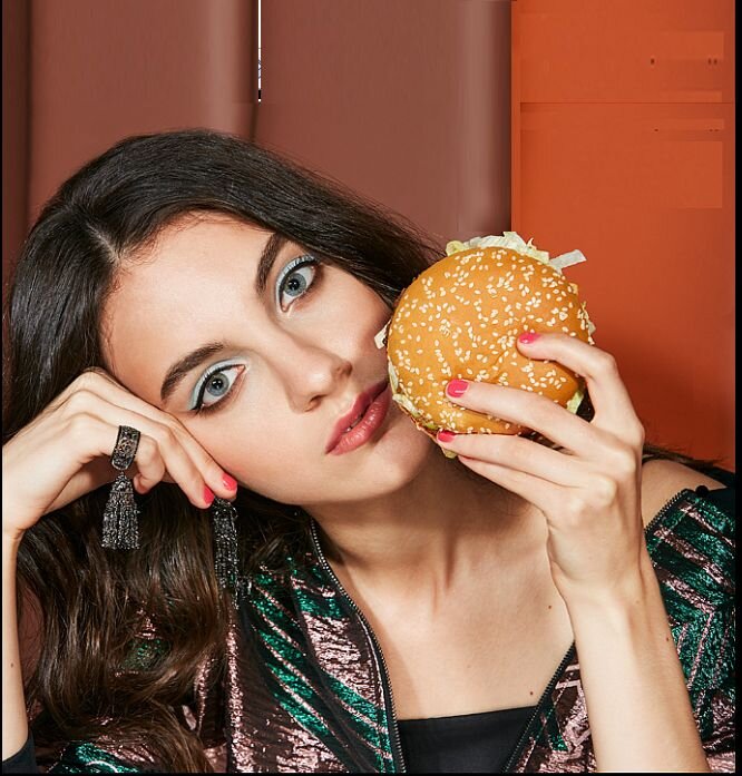 Красивой есть не запретишь! Фото жанровое: woman.ru