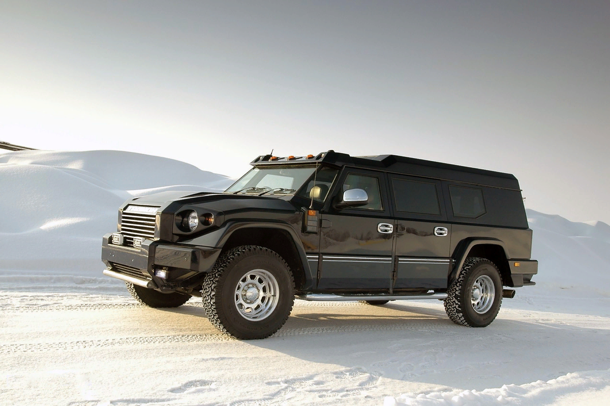 Бронированный внедорожник, предназначенный для перевозки VIP в зоне боевых действий. Разработан в Санкт-Петербурге конструкторским бюро Дмитрия Парфенова в кооперации с фирмой «Автокад». На сегодняшний день является одним из самых быстрых бронированных внедорожников в мире, обеспечивающий защиту от уровня B2 до наивысшего — B7, включая защиту от пуль калибра до 12,7 мм, выпущенных из снайперского оружия, крупнокалиберных пулемётов или противотанкового ружья. 
