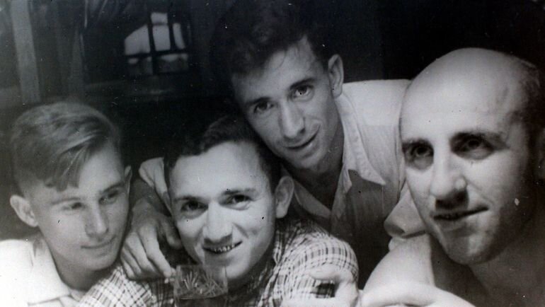 Руперто Сагасти - второй справа