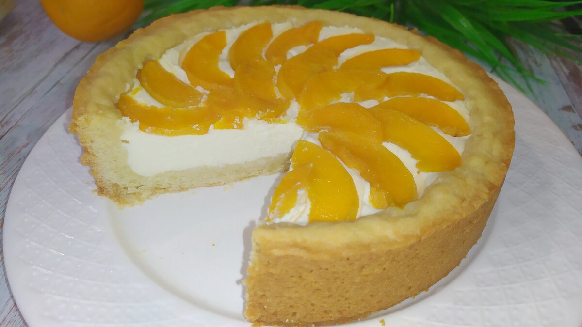 Простой рецепт пирога с консервированными персиками рецепт с фото