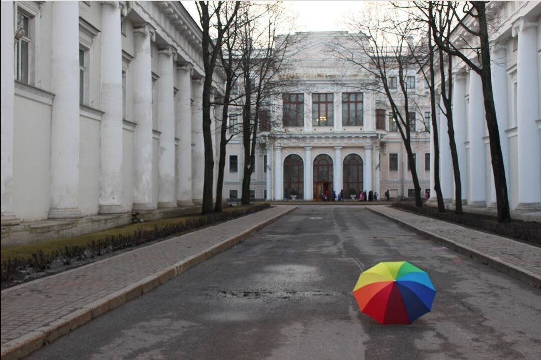 Когда отчаянно хочется жить, мы нарисуем радугу даже в черно-белой реальности. Желание - творец действительности. Пойдем с нами! 