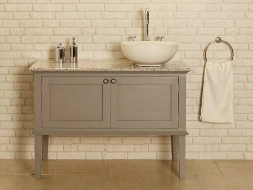 Кантри стайл, который почти нигде не встречается: тумба на ножках, которую можно свернуть, просто проходя мимо