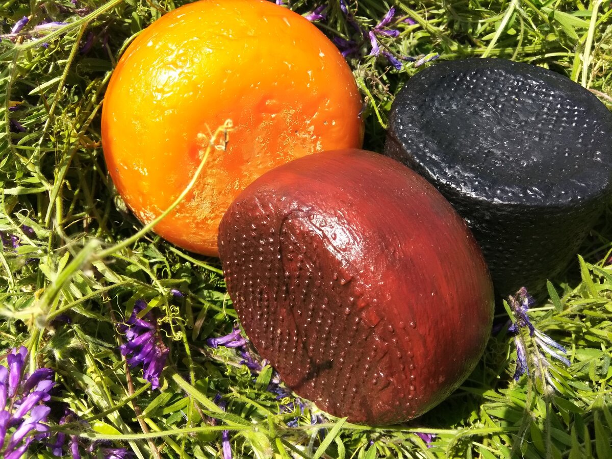 Сыр из козьего молока, покрытый латексным покрытием