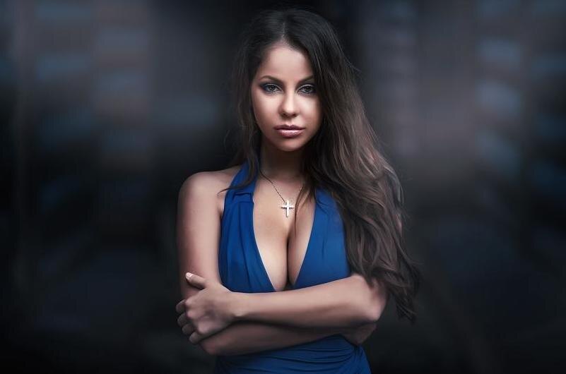 Елена Беркова: актриса "для взрослых", певица и почти мэр/губернатор