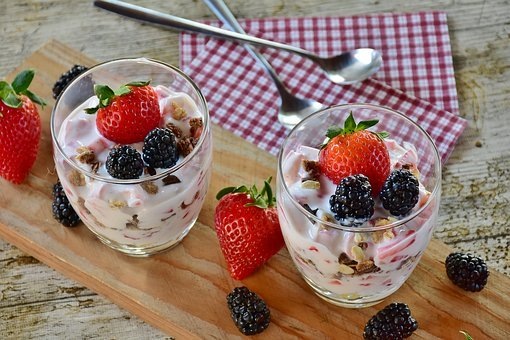 https://cdn.pixabay.com/photo/2017/03/31/18/02/strawberry-dessert-2191973__340.jpg