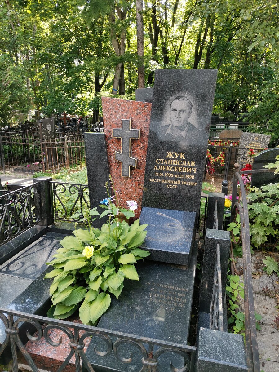 Могила Сергея Гринькова на Ваганьковском