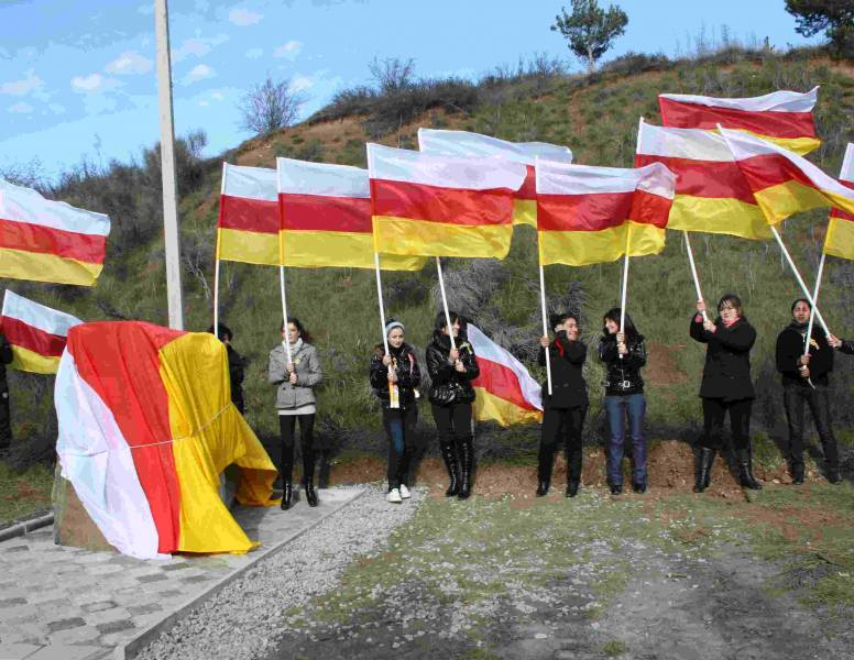 Южная осетия законы. Южная Осетия 23.11.1989. Цхинвал Южная Осетия флаг. Южная Осетия нация. Присоединение Южной Осетии.