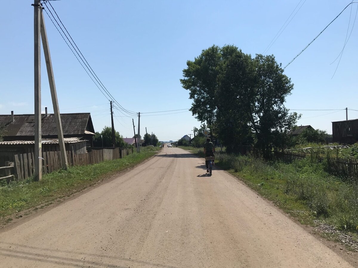 Так выглядит наша главная улица, справа не почтальон))