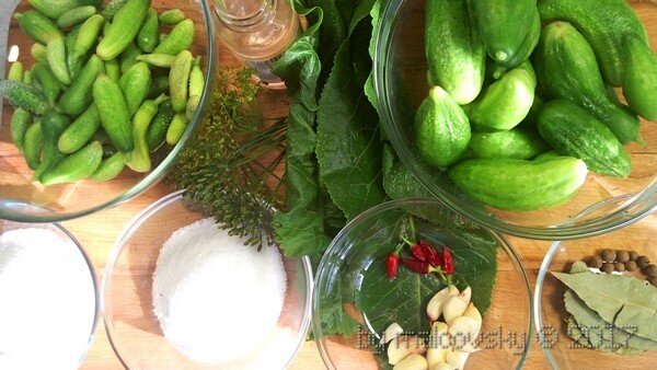 Ингредиенты для огурчиков маринованных острых