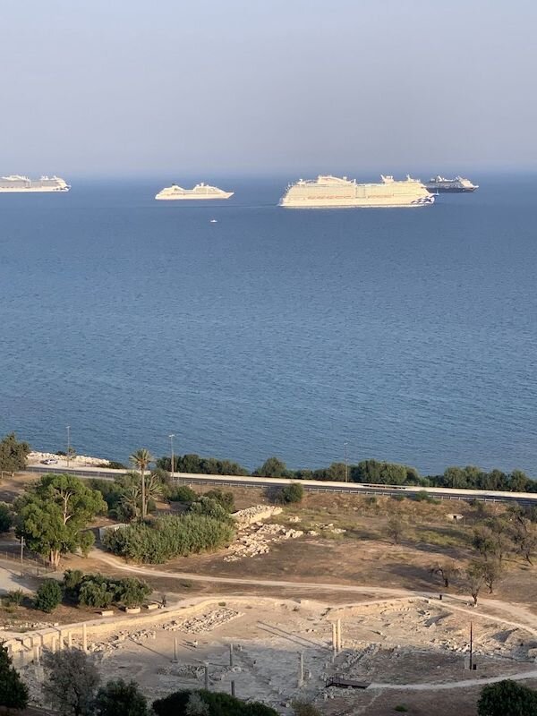 Вид на Средиземное море со стороны археологического парка. Фото из личного архива автора