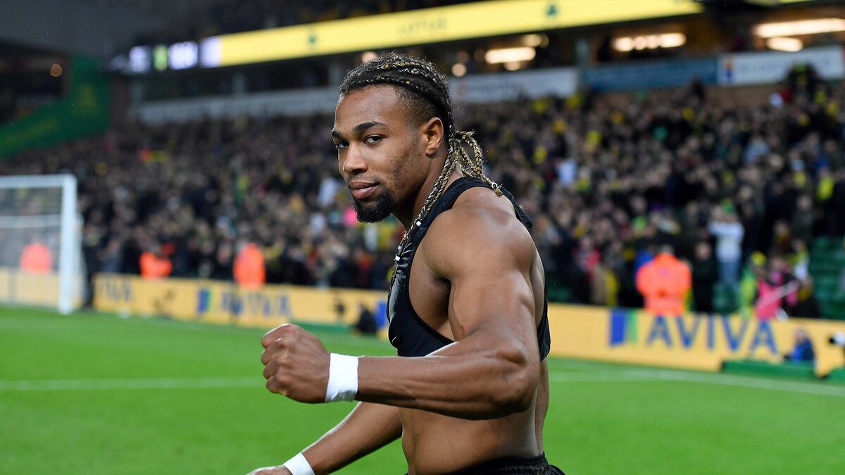 Гора мышц Адама Траоре.