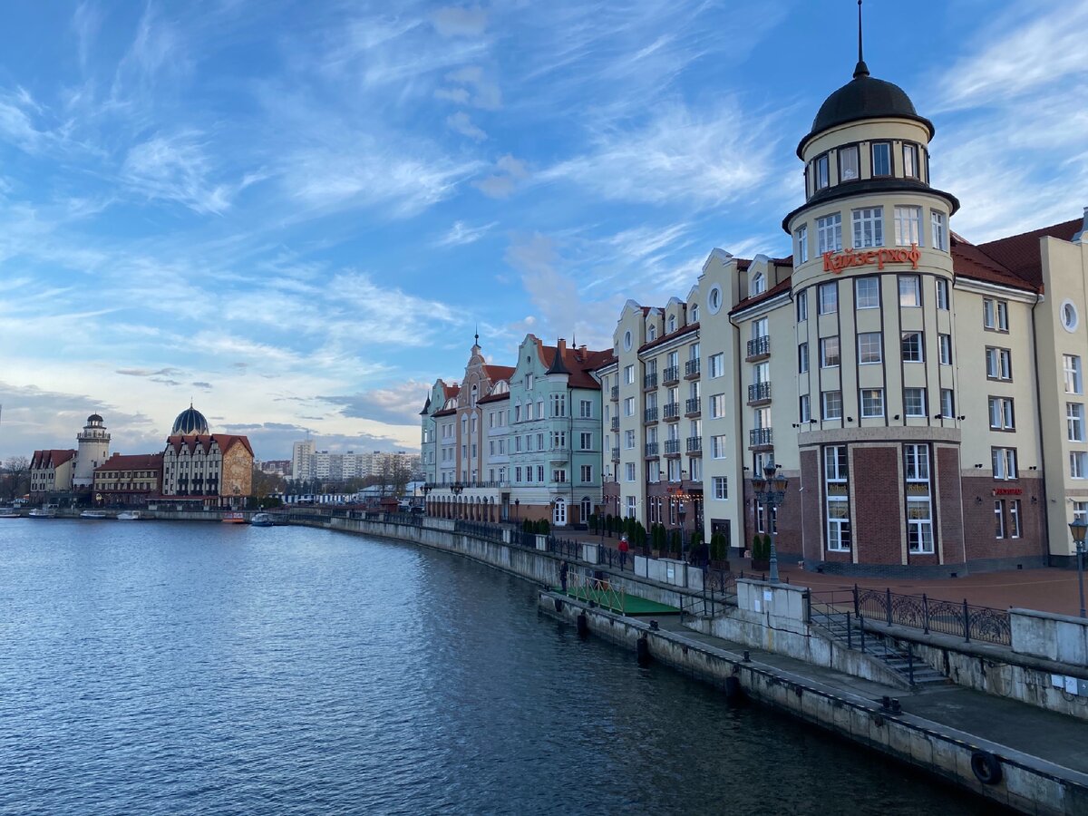 Рыбацкая деревня - не имеет никакого отношения к старому городу, но зачем-то её построили 