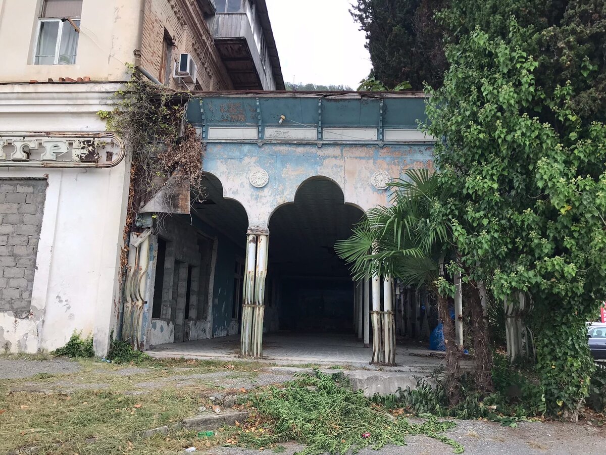 Заброшенный ресторан Гагра