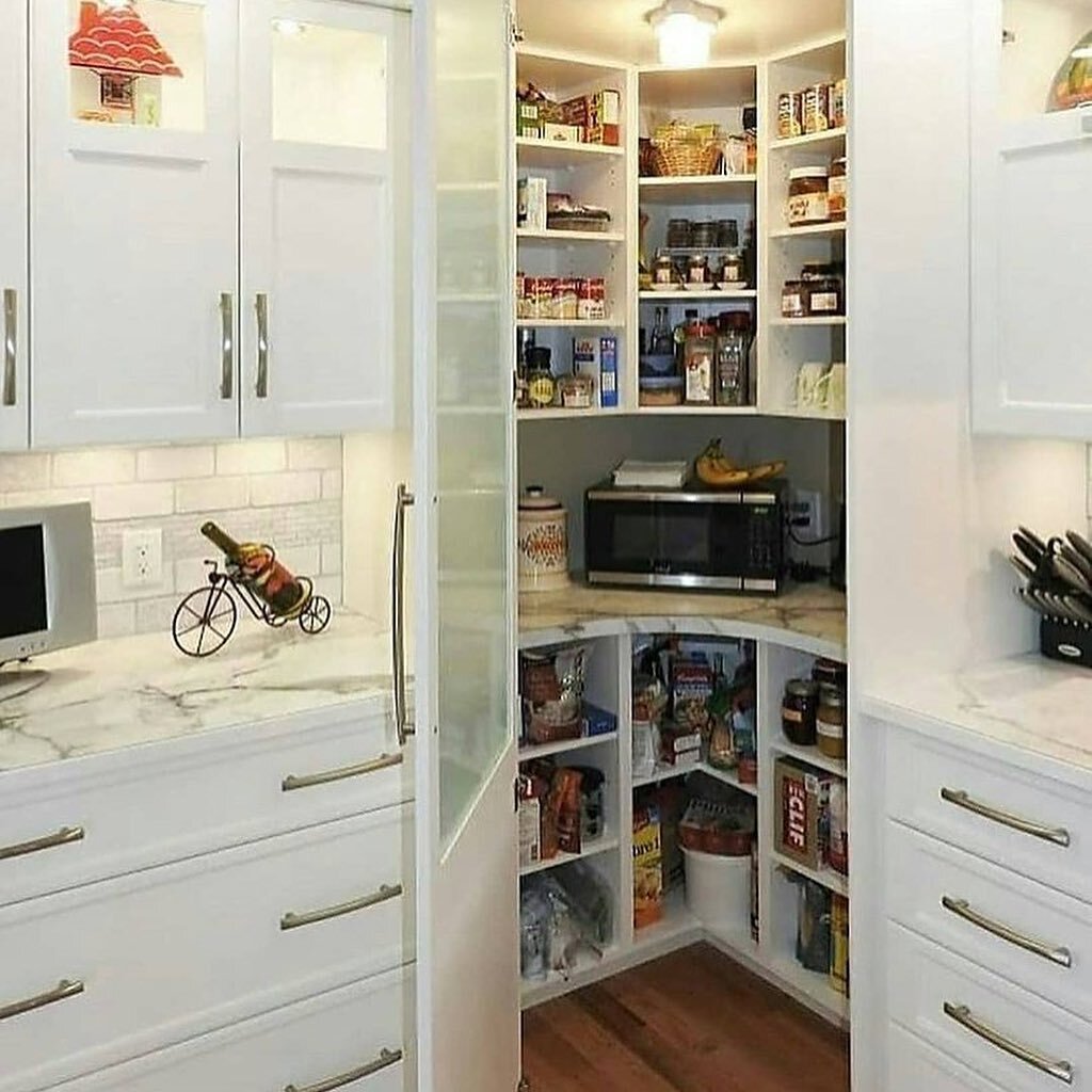 кухонный гарнитур со шкафом в углу