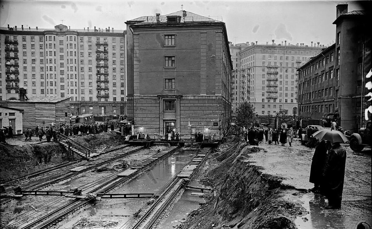 Процесс передвижения домов