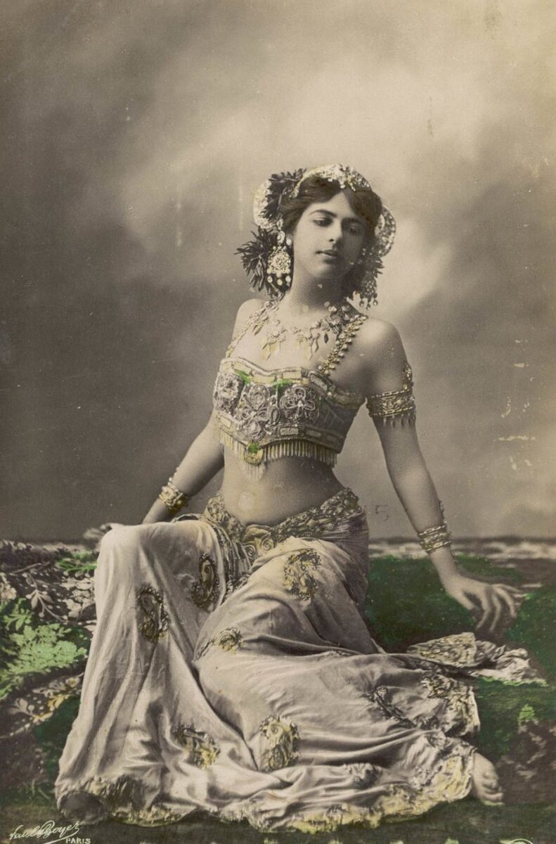 Танцовщица восточных танцев Мата Хари.