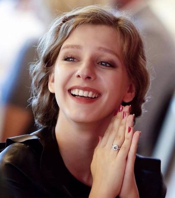 Лиза Арзамасова в день помолвки