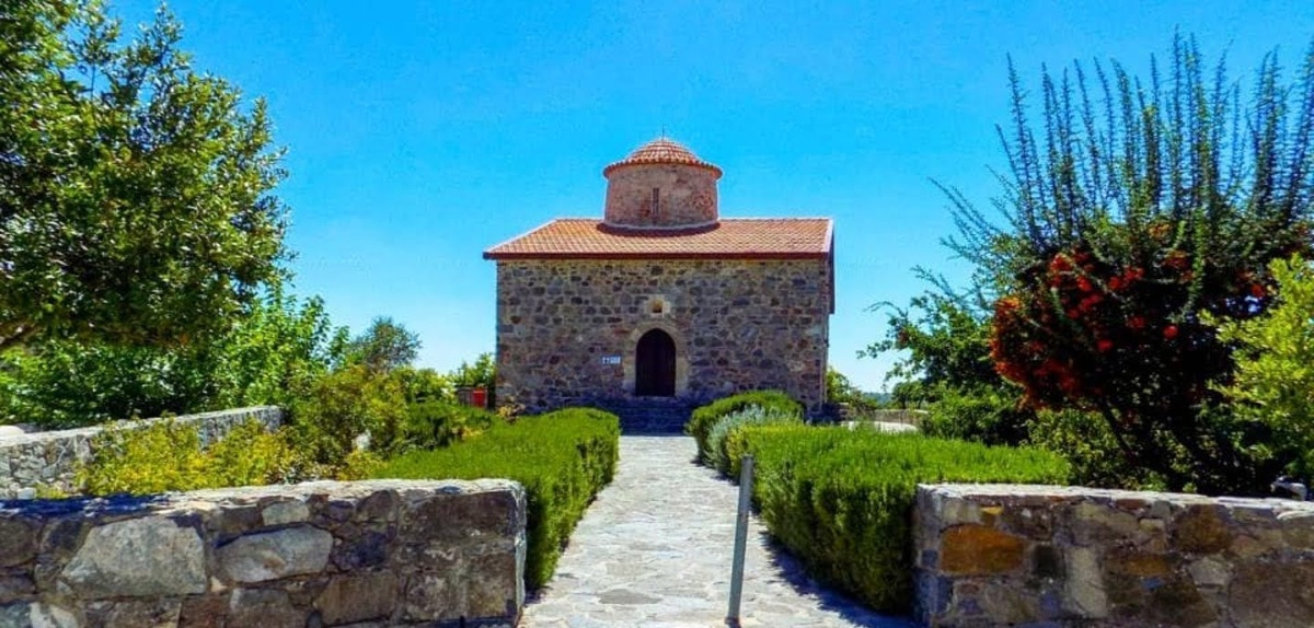 Церковь Святого Креста в Пелендри