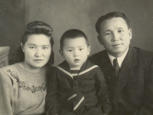 С.С. Каташ с семьей