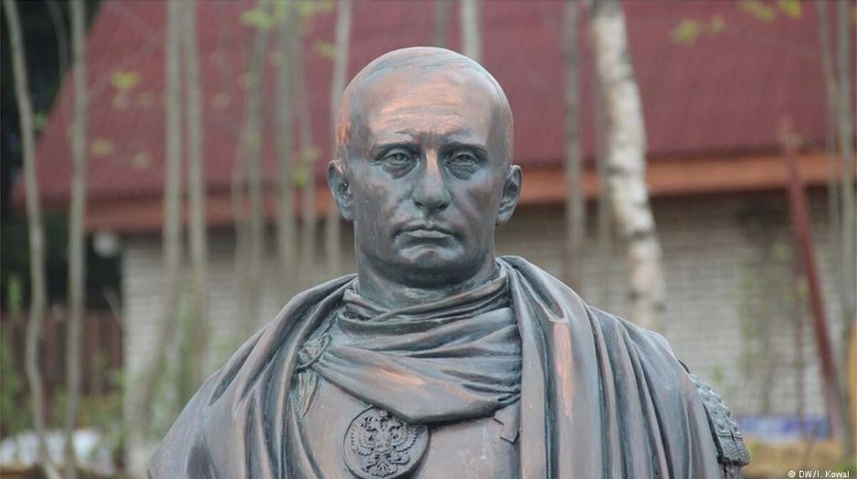 В праге установили памятник путину на золотом унитазе