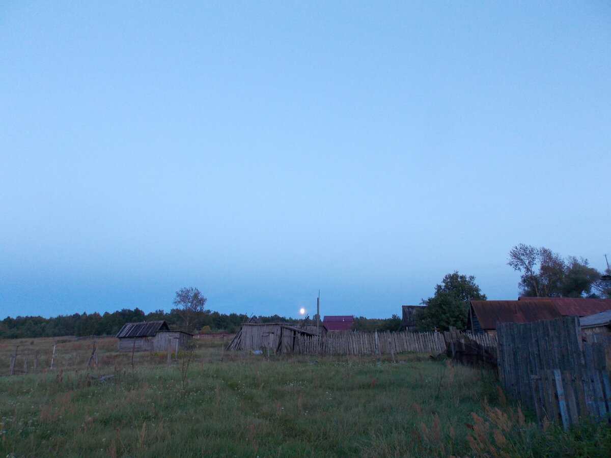 Восход Луны.