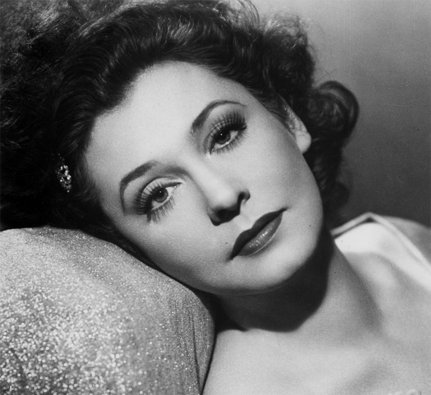 Сара Леандер