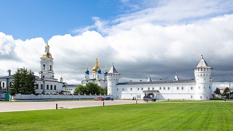Тобо́льск — город в Тюменской области России. Административный центр городского округа город Тобольск и Тобольского района. Расположен на севере Тюменской области, в месте впадения Тобола в Иртыш. Население — 102 279 чел. (2020). 
