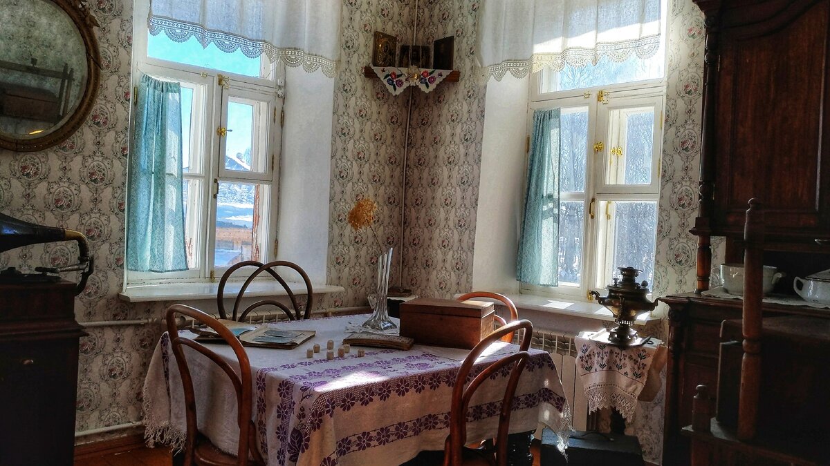 Примерно так выглядела квартира учителя