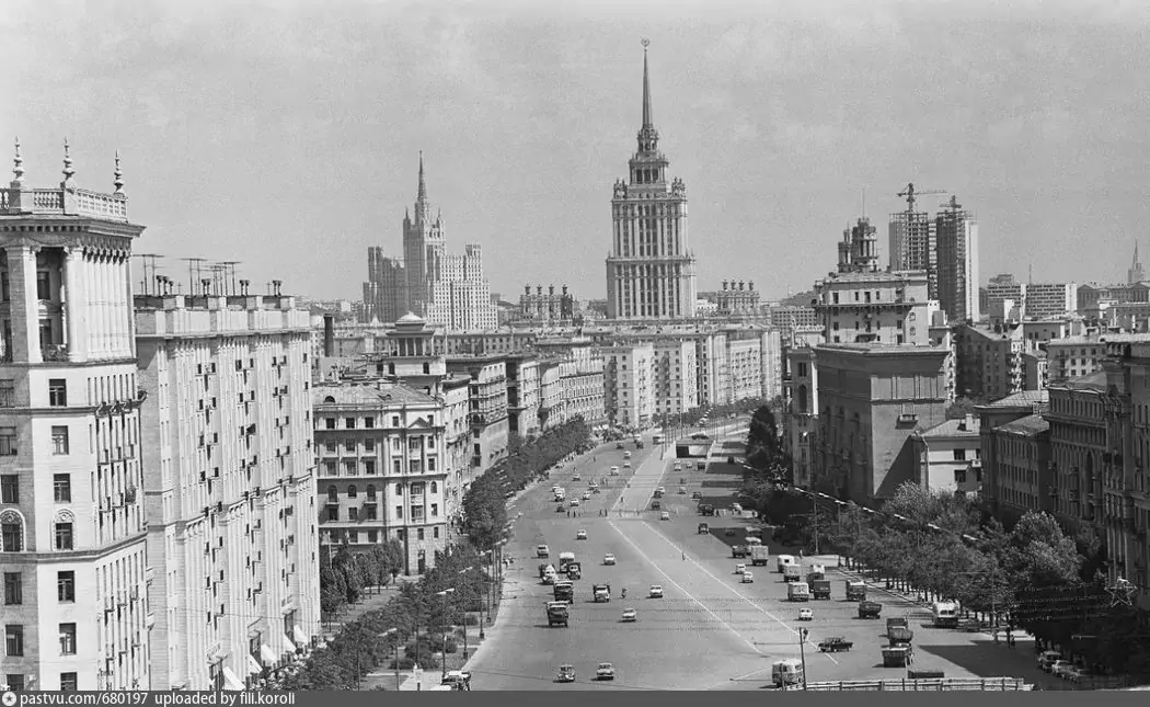Кутузовский проспект, 1966 г. Автор: Наум Грановский.