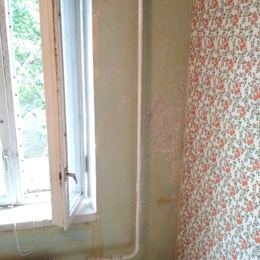 Масляная краска под клеенкой