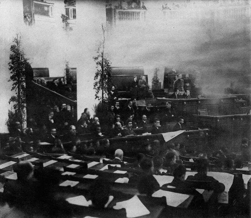 Ленин в ложе Таврического дворца на заседании Учредительного собрания. 5 (18) января 1918 года. Петроград. РГАСПИ. Ф. 393. Оп. 1. Д. 421