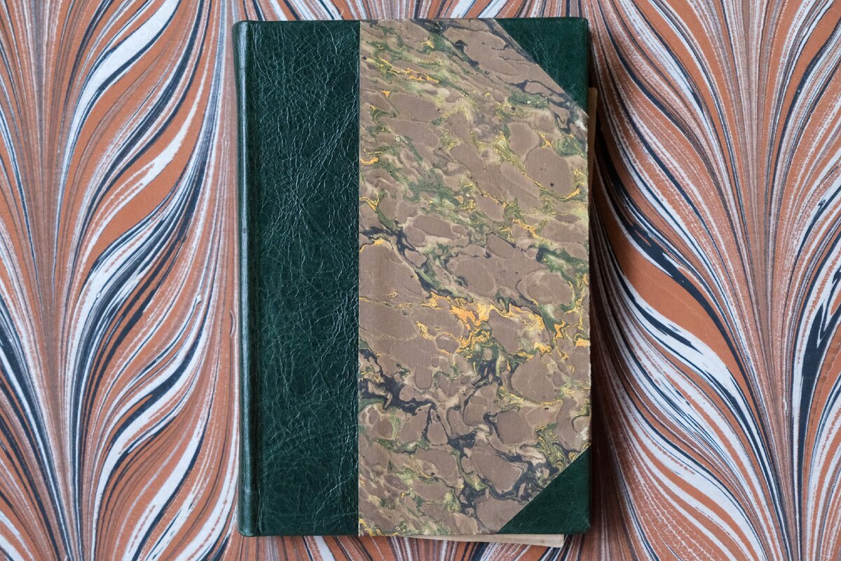 Состояние переплета книги до и после реставрации – листайте галерею!