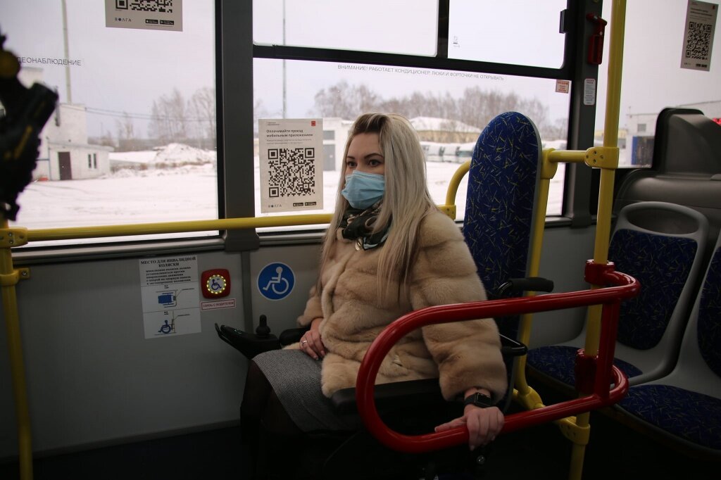 В Твери депутат Светлана Козлова сняла видеопамятку для водителей синих автобусов