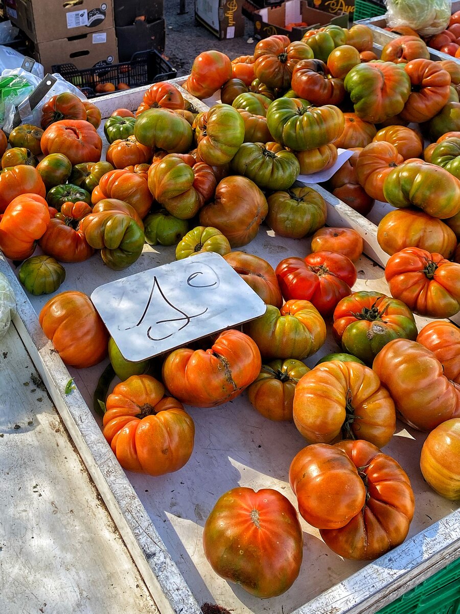 Домашние помидоры, 1€ за килограмм, привезены из соседнего города