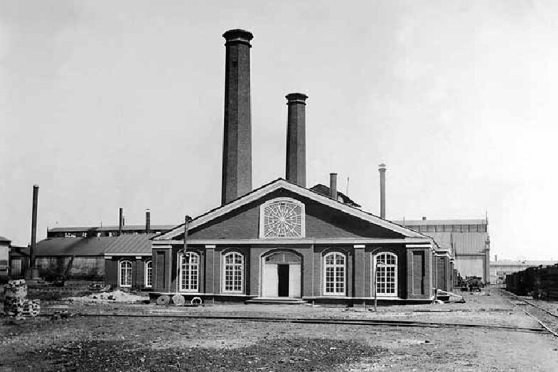 Электростанция, построенная на Пермских пушечных заводах по проекту Славянова. Фотография из сборника статей "Слово о Славянове: к 125-летию изобретения электрической сварки плавящимся электродом". – Пермь, 2013