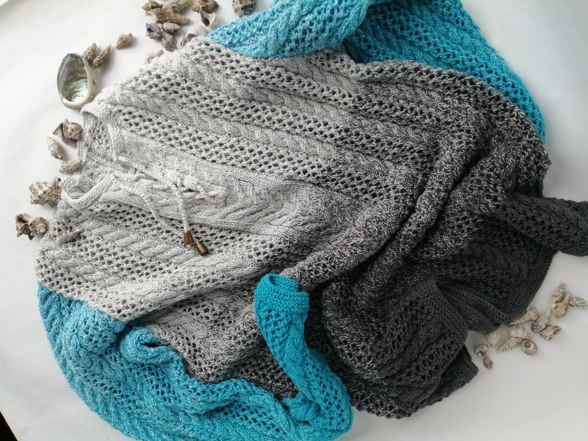 Свитер, связан из пряжи YarnArt Flowers. 