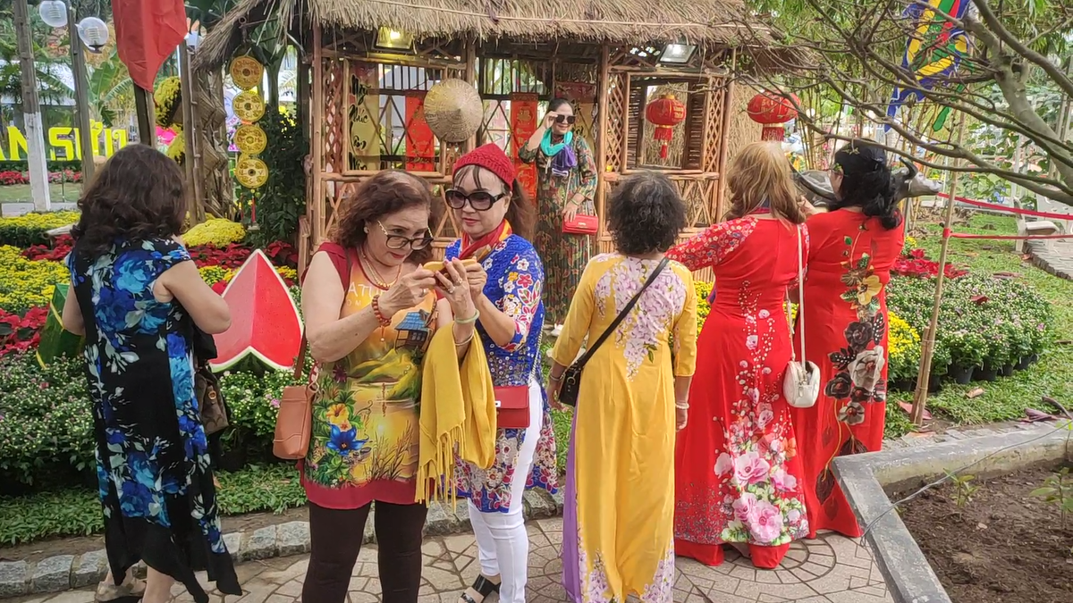 Новый Год - время нарядов и фотосессий. От мала до велика девочки в ажиотаже