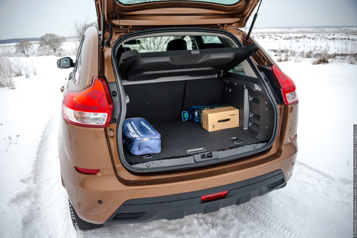 Черная краска и не надо никакого пластика, а то ещё скрипеть будет!