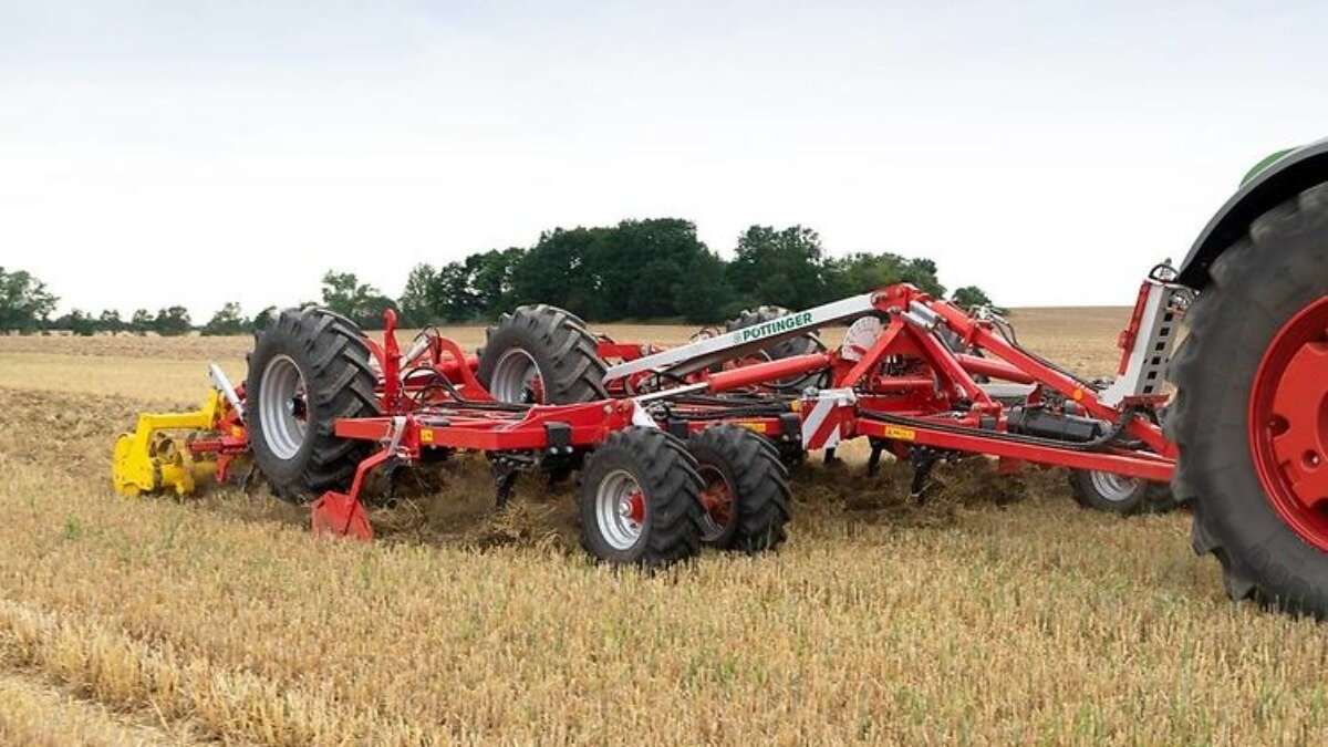Фото: Пресс-релиз Pöttinger Культиватор Pöttinger Terria в работе
