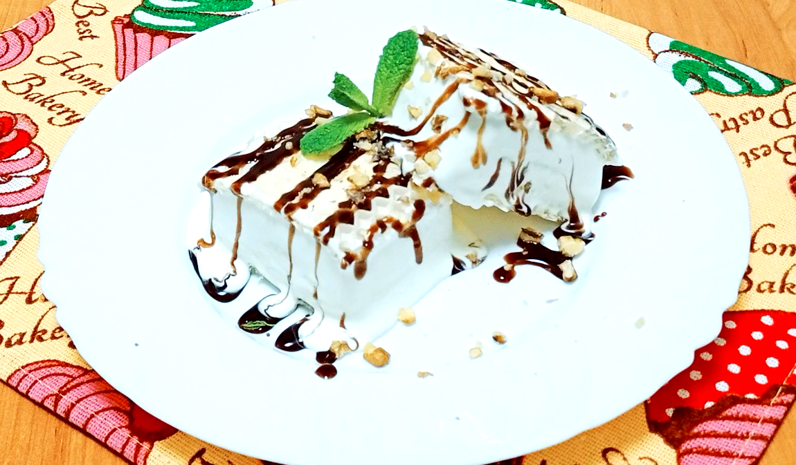 Как сделать МОРОЖЕНОЕ "Пломбир" дома🍦 - Всего 2 ПРОСТЫХ продукта и 5 МИНУТ времени 🍨