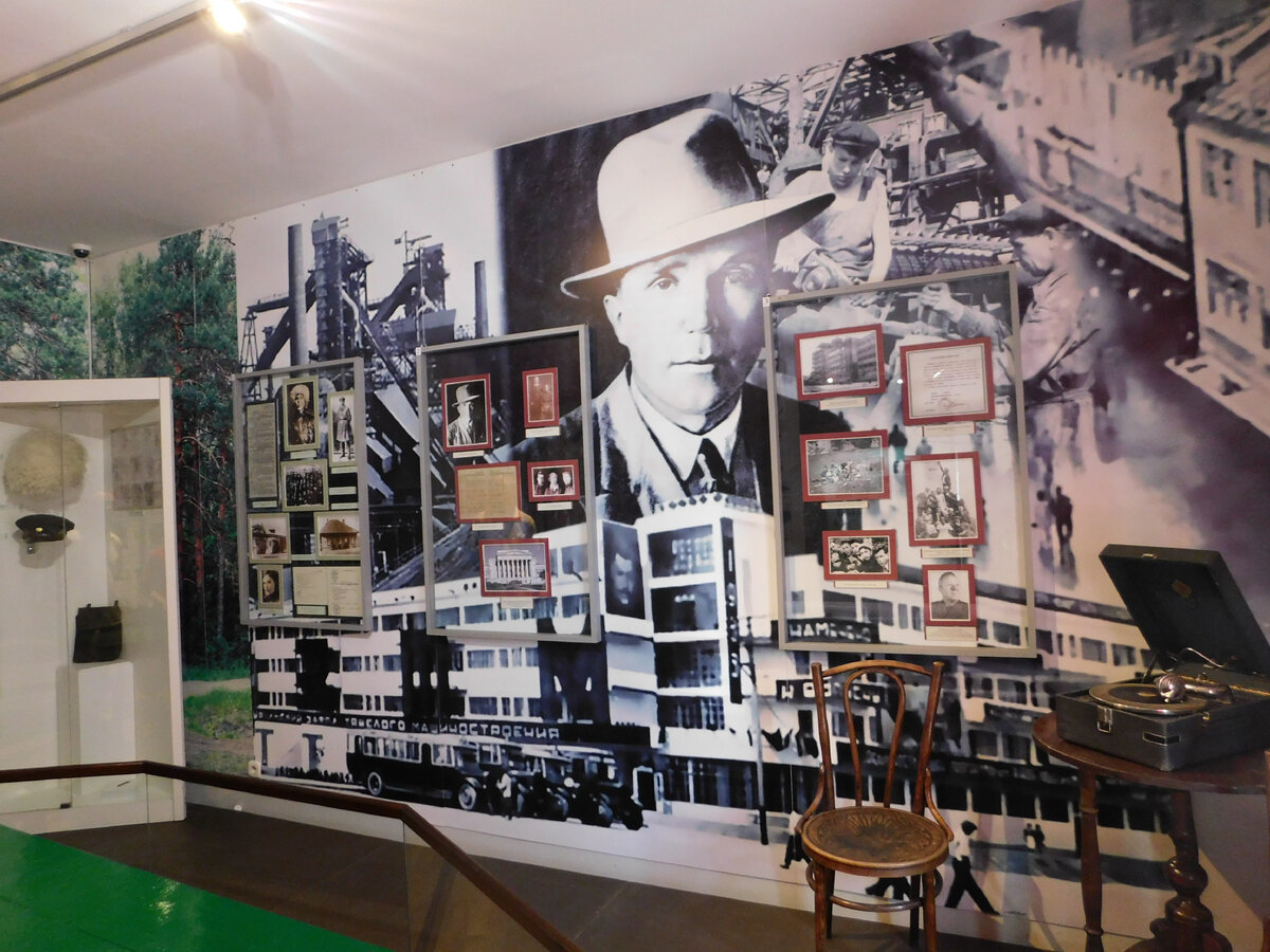 Николай Иванович Кузнецов: оформление документов на стене музея в Талице. Фото автора.