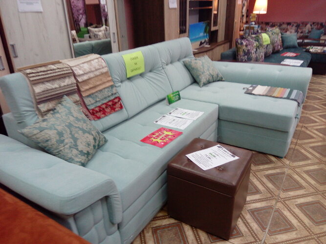 Посетила магазин диванов в Белоруссии. Понравились скидки))) Фото автора