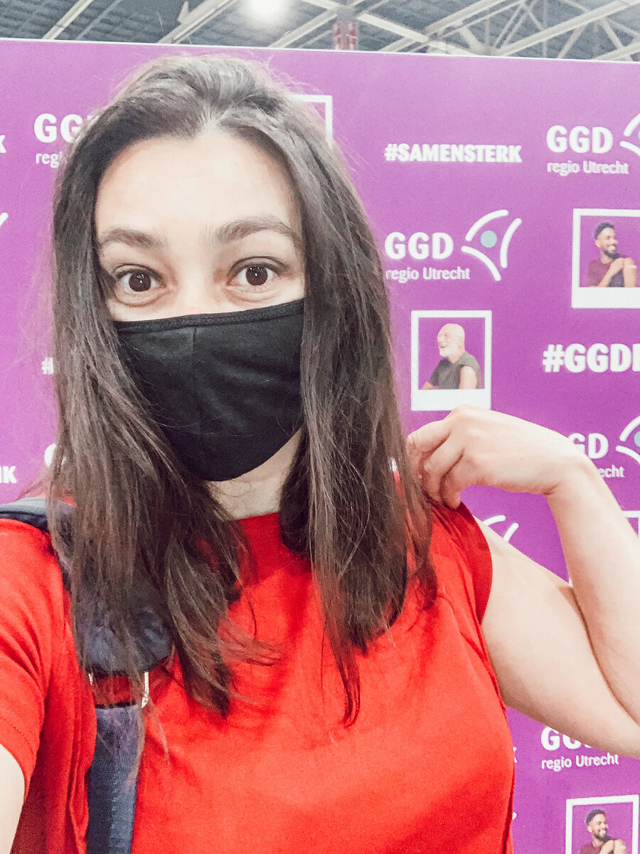 Прививалась в воскресенье. Чувствую себя отлично. Рука только в месте укола побаливает / фото автора 