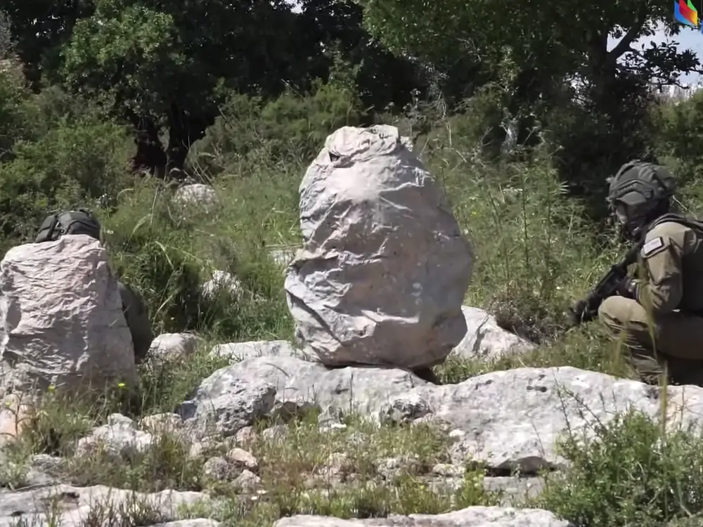 Примеры использования маскировочной системы kit 300. Фото https://www.businessinsider.com/israel-camouflage-technology-can-make-soldiers-invisible-2021-6