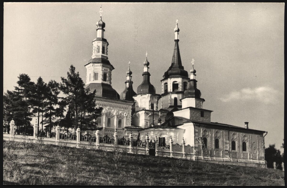 крестовоздвиженский храм в иркутске