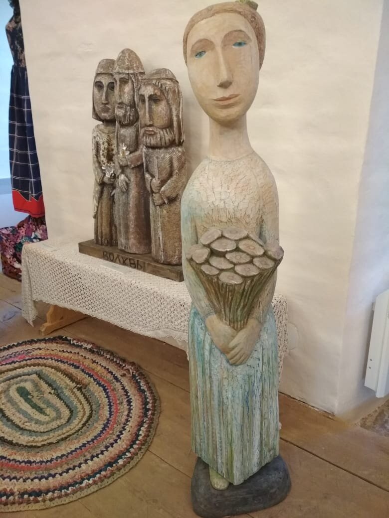 Девушка в голубом