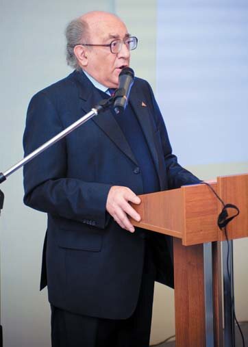 Юлиан Айзенберг.