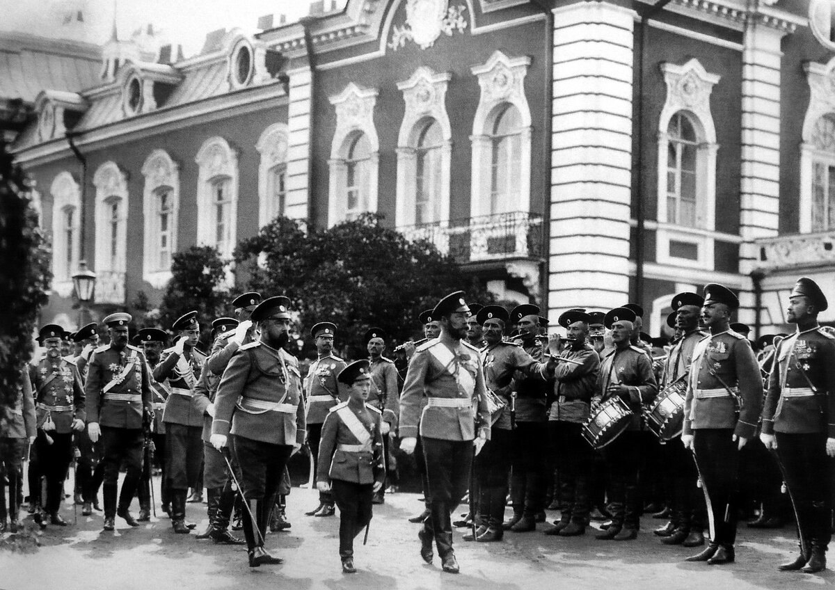 Петербург в царские времена. Николай второй 1912. Лейб гвардия императора Николай 2. Лейб-Гвардейский Егерский полк. Николай 2 на параде.